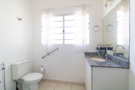 Casa à venda com 186m², 4 quartos e 3 vagasBanheiro 