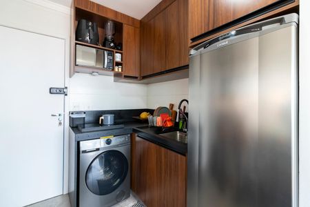 Apartamento à venda com 28m², 1 quarto e 1 vaga Apartamento à venda com 28m², 1 quarto e 1 vagaCozinha e Área de Serviço