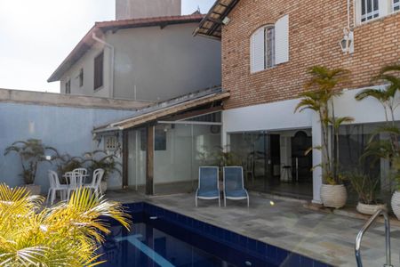 Casa para alugar com 400m², 4 quartos e 3 vagas Casa para alugar com 400m², 4 quartos e 3 vagasÁrea comum - Piscina