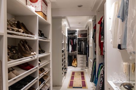 Casa para alugar com 400m², 4 quartos e 3 vagas Casa para alugar com 400m², 4 quartos e 3 vagasCloset da suíte 1