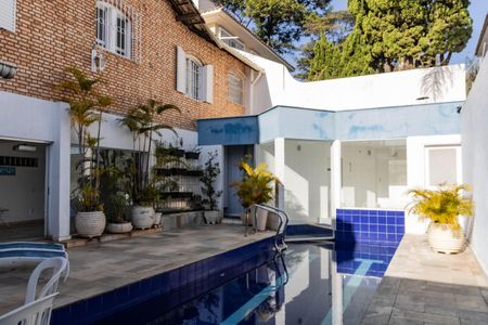 Casa para alugar com 400m², 4 quartos e 3 vagas Casa para alugar com 400m², 4 quartos e 3 vagasÁrea comum - Piscina