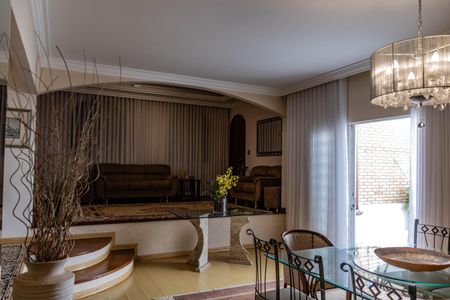 Casa para alugar com 400m², 4 quartos e 3 vagas Casa para alugar com 400m², 4 quartos e 3 vagasSala 1