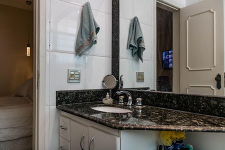 Casa para alugar com 400m², 4 quartos e 3 vagas Casa para alugar com 400m², 4 quartos e 3 vagasBanheiro da Suíte 1