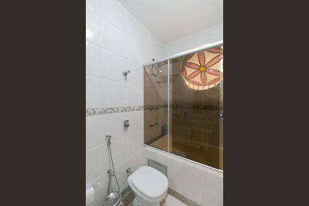 Casa à venda com 346m², 5 quartos e 4 vagas Casa à venda com 346m², 5 quartos e 4 vagasBanheiro 2