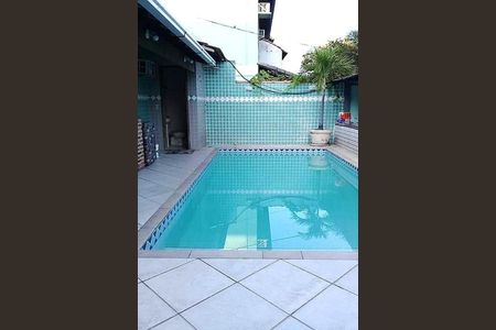 Casa à venda com 60m², 2 quartos e 1 vaga