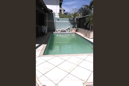 Casa à venda com 60m², 2 quartos e 1 vaga