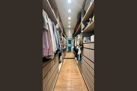 Apartamento à venda com 150m², 4 quartos e 3 vagasCloset Suíte 1