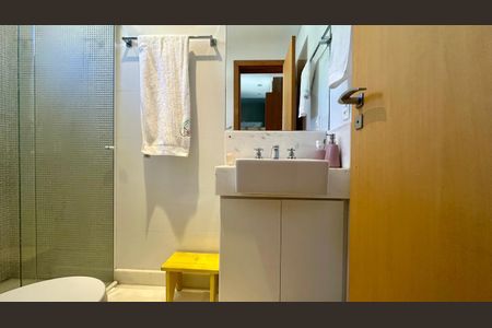 Apartamento à venda com 150m², 4 quartos e 3 vagasBanheiro da Suíte 2