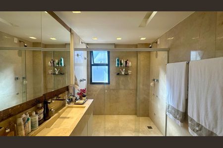 Apartamento à venda com 150m², 4 quartos e 3 vagasBanheiro da Suíte 1