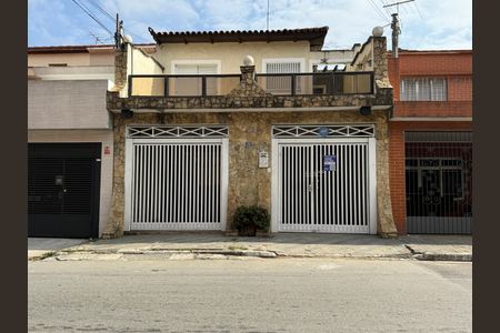 Casa à venda com 200m², 3 quartos e 3 vagasFachada e Placa