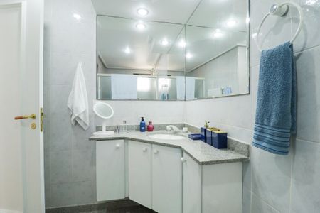 Apartamento à venda com 144m², 3 quartos e 3 vagasBanheiro da Suíte 1