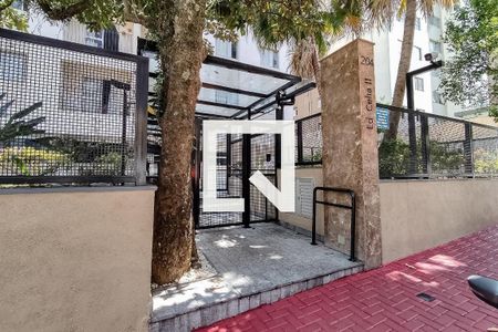 Apartamento à venda com 80m², 2 quartos e 1 vagaFachada e portaria