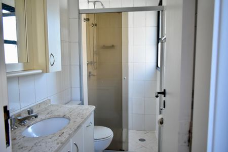 Apartamento à venda com 80m², 3 quartos e 2 vagas Apartamento à venda com 80m², 3 quartos e 2 vagasBanheiro da Suíte