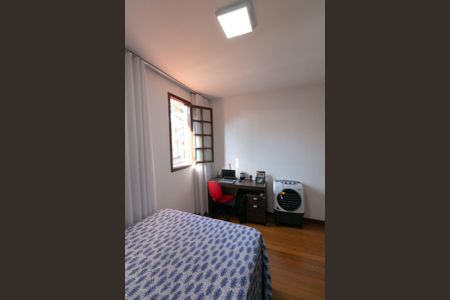 Casa à venda com 180m², 3 quartos e 2 vagas Casa à venda com 180m², 3 quartos e 2 vagasQuarto 2