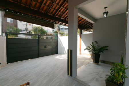 Casa à venda com 180m², 3 quartos e 2 vagas Casa à venda com 180m², 3 quartos e 2 vagasÁrea Externa