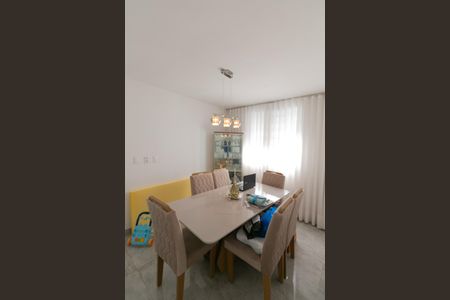 Casa à venda com 180m², 3 quartos e 2 vagas Casa à venda com 180m², 3 quartos e 2 vagasSala de Jantar