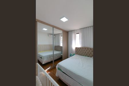 Casa à venda com 180m², 3 quartos e 2 vagas Casa à venda com 180m², 3 quartos e 2 vagasSuíte