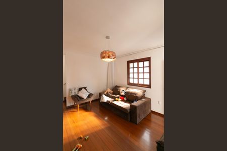 Casa à venda com 180m², 3 quartos e 2 vagas Casa à venda com 180m², 3 quartos e 2 vagasSala