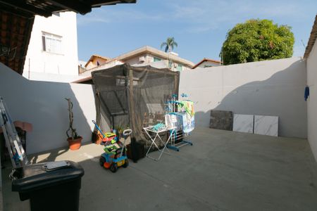 Casa à venda com 180m², 3 quartos e 2 vagas Casa à venda com 180m², 3 quartos e 2 vagasÁrea Externa