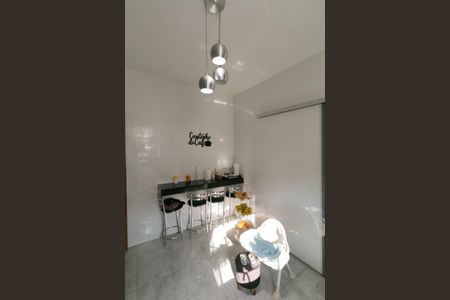 Casa à venda com 180m², 3 quartos e 2 vagas Casa à venda com 180m², 3 quartos e 2 vagasCozinha