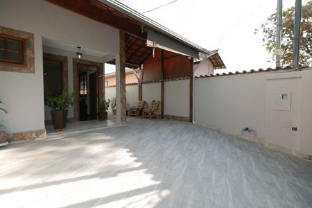 Casa à venda com 180m², 3 quartos e 2 vagas Casa à venda com 180m², 3 quartos e 2 vagasÁrea Externa