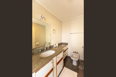 Apartamento à venda com 281m², 4 quartos e 4 vagasBanheiro da Suíte 1