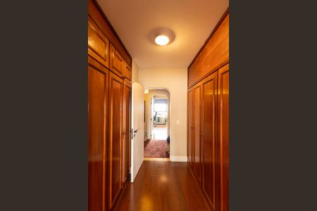 Apartamento à venda com 281m², 4 quartos e 4 vagasCorredor