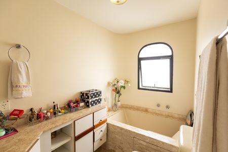 Apartamento à venda com 281m², 4 quartos e 4 vagasBanheiro da Suíte 4