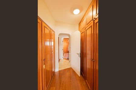 Apartamento à venda com 281m², 4 quartos e 4 vagasCorredor