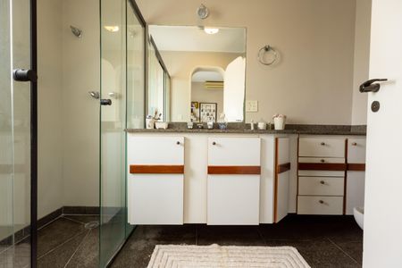 Apartamento à venda com 281m², 4 quartos e 4 vagasBanheiro da Suíte 1