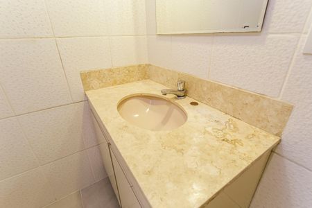 Apartamento à venda com 80m², 2 quartos e 1 vaga Apartamento à venda com 80m², 2 quartos e 1 vagaBanheiro Social