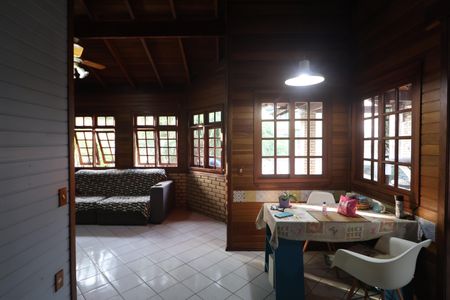 Casa à venda com 102m², 2 quartos e 1 vagaSala