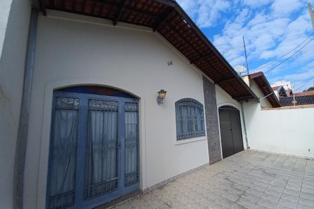 Casa à venda com 260m², 4 quartos e 2 vagas Casa à venda com 260m², 4 quartos e 2 vagasFachada do Prédio