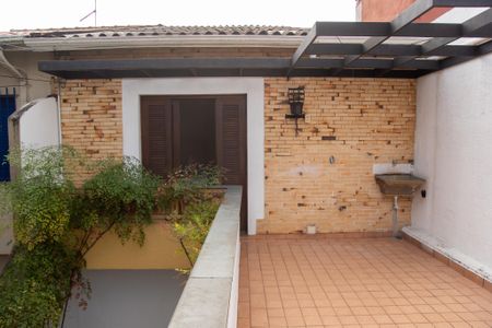 Casa à venda com 191m², 2 quartos e 2 vagas Casa à venda com 191m², 2 quartos e 2 vagasVaranda
