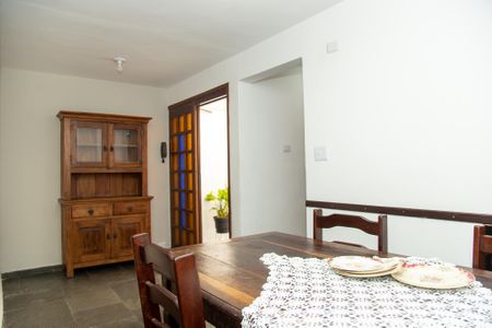 Casa à venda com 191m², 2 quartos e 2 vagas Casa à venda com 191m², 2 quartos e 2 vagasSala de Jantar