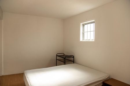 Casa à venda com 191m², 2 quartos e 2 vagas Casa à venda com 191m², 2 quartos e 2 vagasQuarto 2 - Suíte