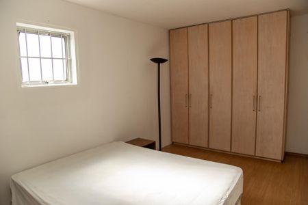 Casa à venda com 191m², 2 quartos e 2 vagas Casa à venda com 191m², 2 quartos e 2 vagasQuarto 2 - Suíte