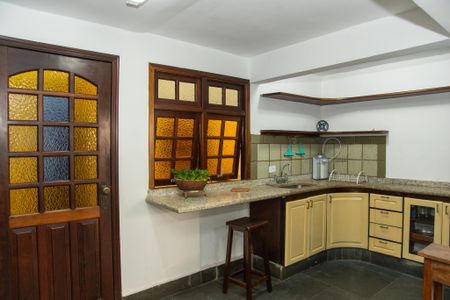 Casa à venda com 191m², 2 quartos e 2 vagas Casa à venda com 191m², 2 quartos e 2 vagasCozinha