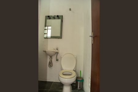 Casa à venda com 191m², 2 quartos e 2 vagas Casa à venda com 191m², 2 quartos e 2 vagasBanheiro de serviço