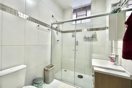 Casa à venda com 190m², 3 quartos e 2 vagas Casa à venda com 190m², 3 quartos e 2 vagasBanheiro Social