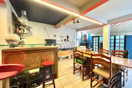 Casa à venda com 190m², 3 quartos e 2 vagas Casa à venda com 190m², 3 quartos e 2 vagasEdícula