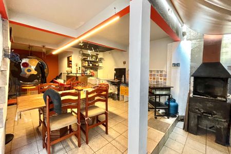 Casa à venda com 190m², 3 quartos e 2 vagas Casa à venda com 190m², 3 quartos e 2 vagasEdícula