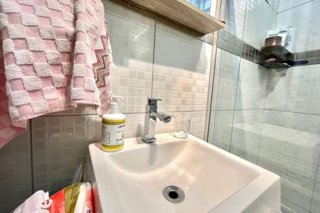Casa à venda com 190m², 3 quartos e 2 vagas Casa à venda com 190m², 3 quartos e 2 vagasBanheiro da Suíte