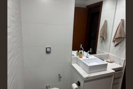 Apartamento à venda com 103m², 4 quartos e 1 vaga Apartamento à venda com 103m², 4 quartos e 1 vagaBanheiro Social