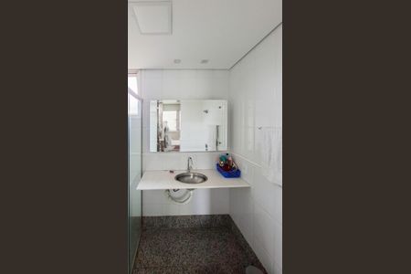 Apartamento à venda com 140m², 4 quartos e 2 vagas Apartamento à venda com 140m², 4 quartos e 2 vagasBanheiro 2