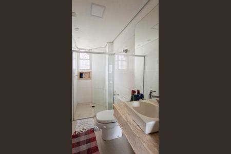 Apartamento à venda com 140m², 4 quartos e 2 vagas Apartamento à venda com 140m², 4 quartos e 2 vagasBanheiro da Suíte