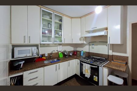 Apartamento à venda com 140m², 4 quartos e 2 vagas Apartamento à venda com 140m², 4 quartos e 2 vagasCozinha e Área de Serviço