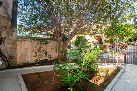 Casa à venda com 220m², 2 quartos e 4 vagas Casa à venda com 220m², 2 quartos e 4 vagasEntrada