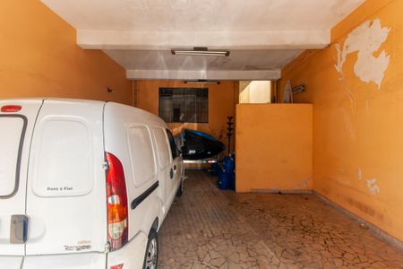Casa à venda com 220m², 2 quartos e 4 vagas Casa à venda com 220m², 2 quartos e 4 vagasGaragem
