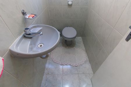 Casa à venda com 220m², 2 quartos e 4 vagas Casa à venda com 220m², 2 quartos e 4 vagasLavabo